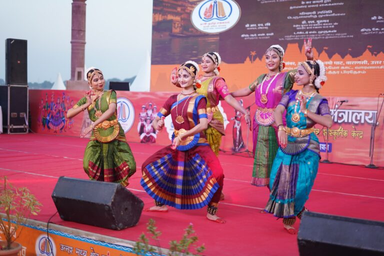 नमो घाट पर सांस्कृतिक संध्या में दर्शक हुए भाव विभोर