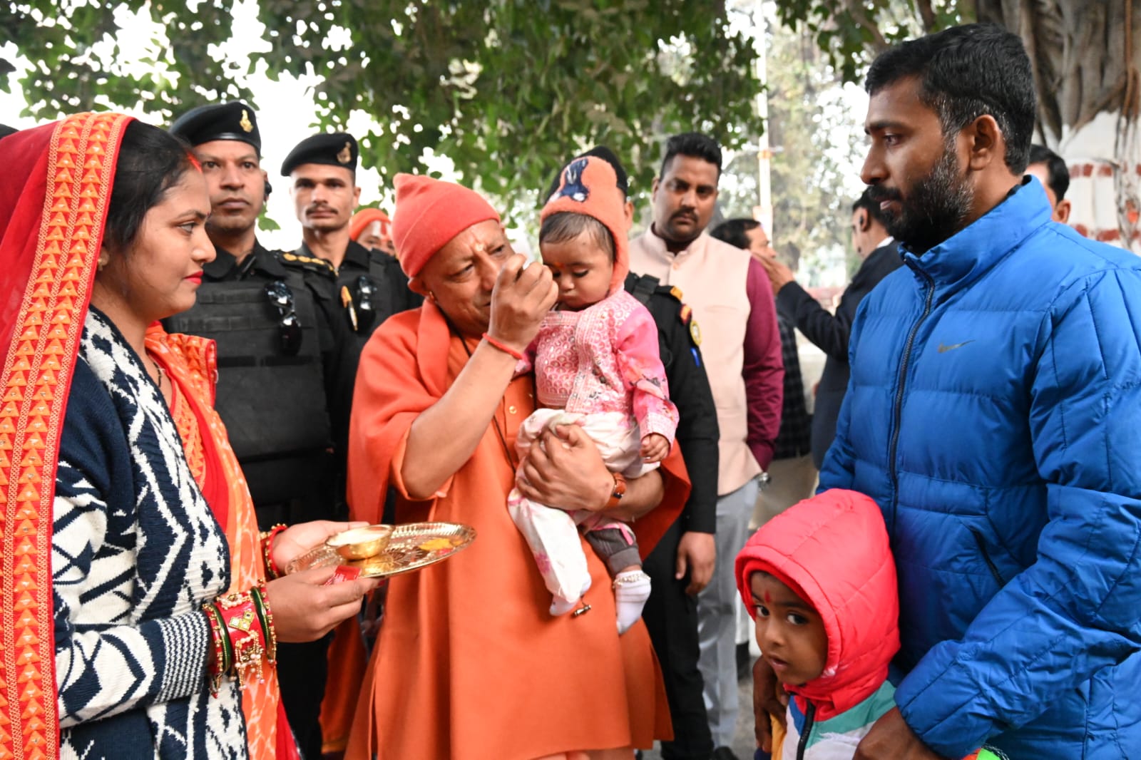 आनुष्ठानिक व्यस्तता में भी मुख्यमंत्री ने जारी रखा जनसेवा अनुष्ठान