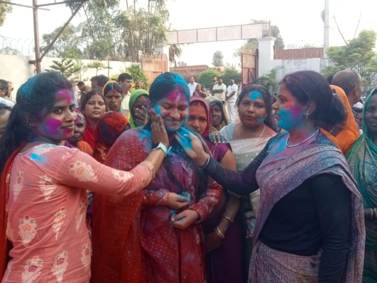 विधायक स्वाभिमान कार्यालय पर मनाया गया होली मिलन समारोह,जमकर उड़े अबीर-गुलाल