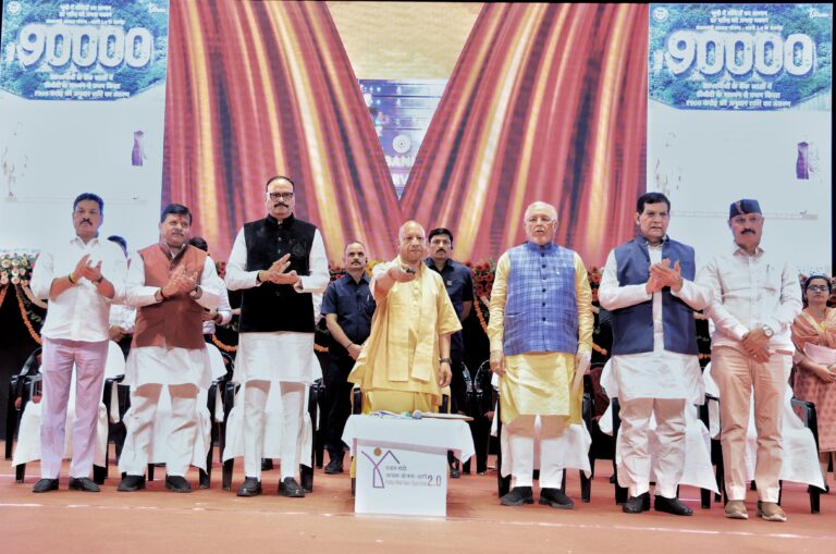 मुख्यमंत्री ने प्रधानमंत्री आवास योजना – शहरी 2.0 के अंतर्गत 90,000 लाभार्थियों के खाते में डीबीटी के माध्यम से जारी की 900 करोड़ रुपये की पहली किस्त