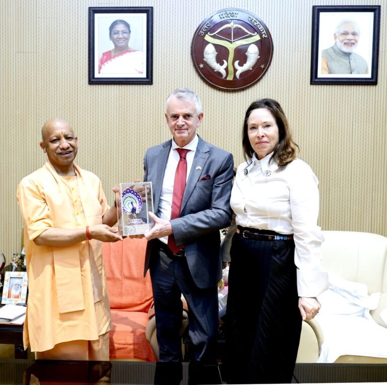 मुख्यमंत्री योगी से कनाडा के उच्चायुक्त की मुलाकात, यूपी में निवेश व टेक्नोलॉजी सहयोग पर जोर