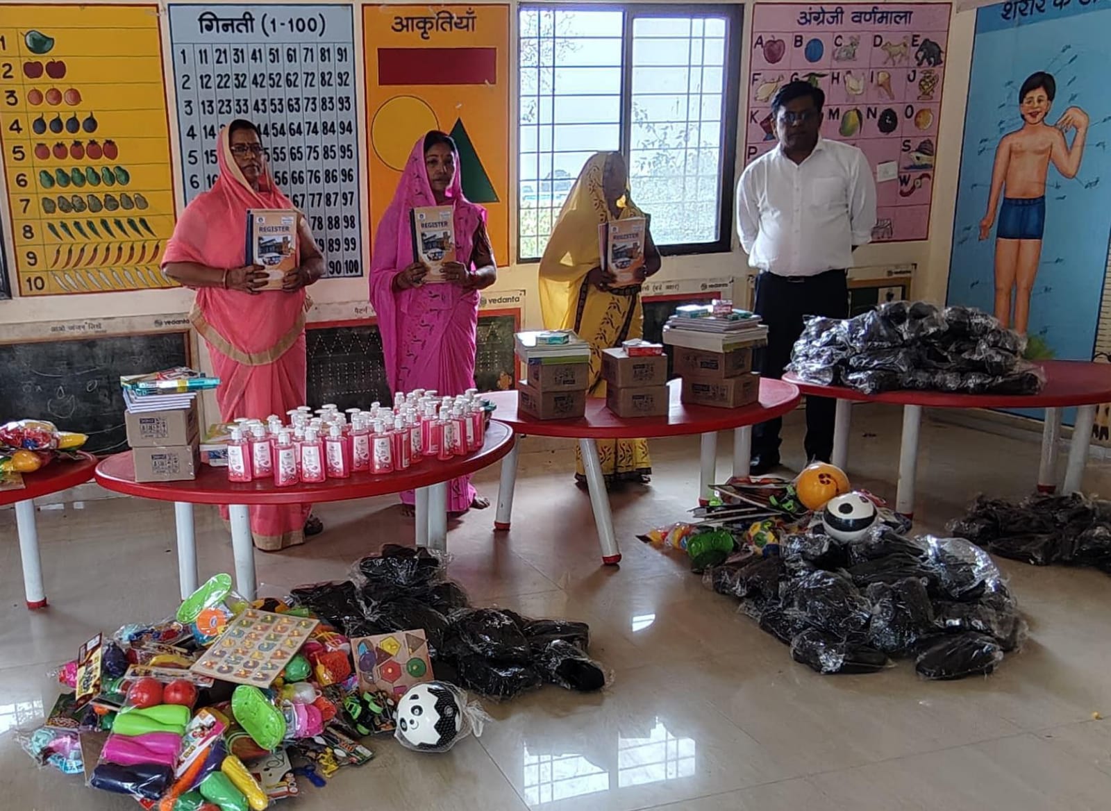 वेदांता नंद घर परियोजना के अंतर्गत 66 नंद घरों पर शैक्षिक एवं सहायक सामग्री का वितरण