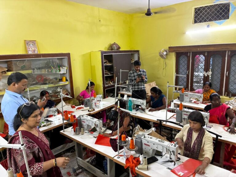 राजस्थान से आए पत्रकारों ने एनएचएआई कानपुर-लखनऊ एक्सप्रेसवे का किया अवलोकन, ‘जूट वाली दीदी’ अंजली सिंह की सफलता की कहानी भी जानी