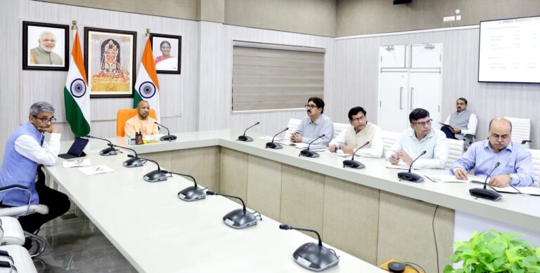 मुख्यमंत्री योगी ने की मेट्रो परियोजनाओं की समीक्षा , समयबद्ध और गुणवत्तापूर्ण कार्य के दिए निर्देश