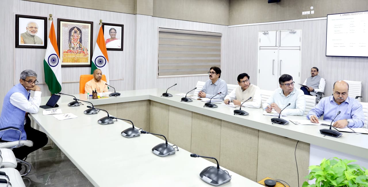 मुख्यमंत्री योगी ने की मेट्रो परियोजनाओं की समीक्षा , समयबद्ध और गुणवत्तापूर्ण कार्य के दिए निर्देश
