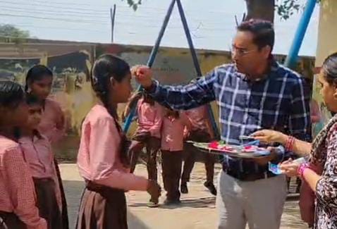 आराजी लाइन क्षेत्र के  विद्यालयों में मनाया गया प्रवेश उत्सव