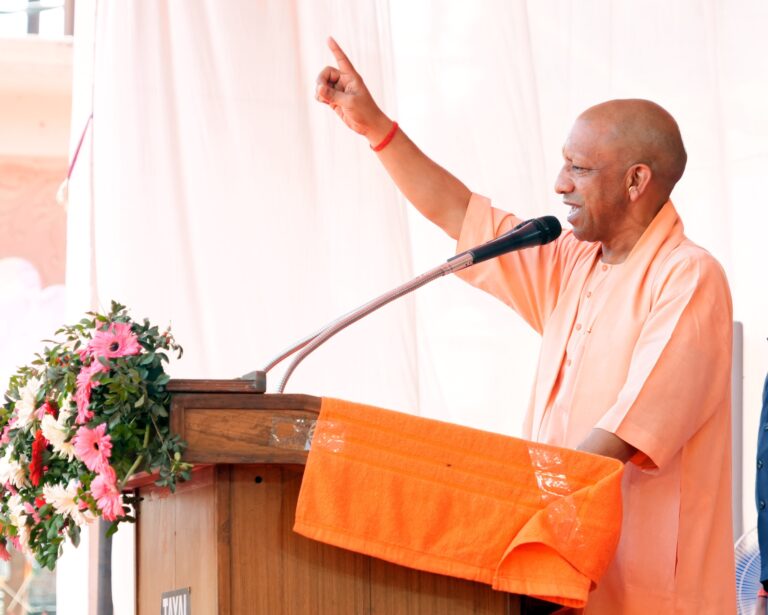 देश और समाज के लिए जीता है भाजपा कार्यकर्ता: सीएम योगी