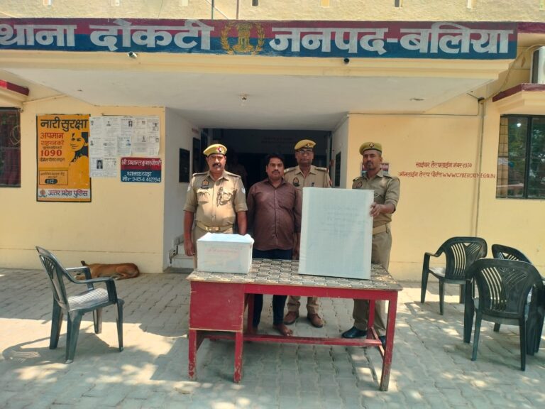 \थाना दोकटी जनपद बलिया पुलिस द्वारा चोरी से सम्बन्धित 01 नफर  वांछित अभियुक्त को किया गया गिरफ्तार । कब्जे से 01 अदद सोलर पैनल व 01 अदद बैट्री बरामद।