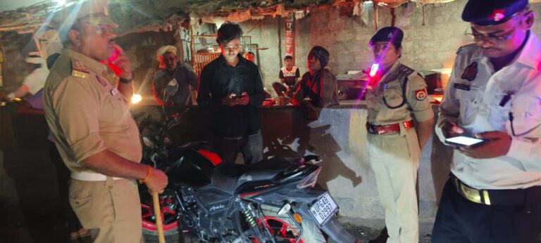 सोनभद्र   यातायात नियमों के उल्लंघन पर सख्ती, व्यापक चेकिंग अभियान में यातायात नियमों का उल्लंघन करने वाले वाहनों पर कार्रवाई 🚨