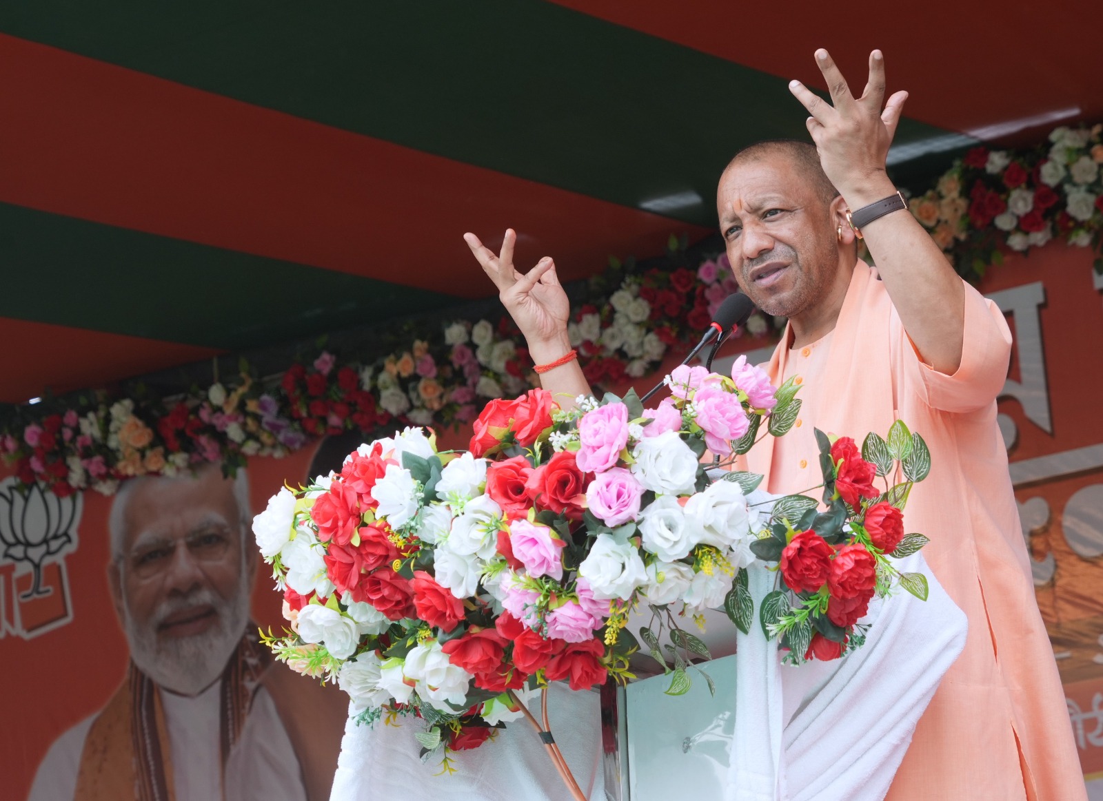 बांग्ला में बात कर दिल जीता सीएम योगी ने