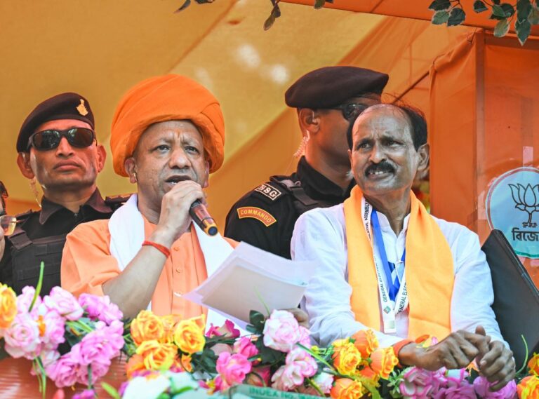 ‘बुलडोजर बाबा’ को देख बोला बंगाल, देखो-देखो शेर आया