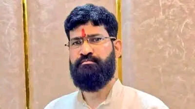 गोंडा: बीजेपी जिला पंचायत सदस्‍य अनामिका सिंह के पति भूपेंद्र सिंह पर फायरिंग, बृजभूषण सिंह के हैं करीबी