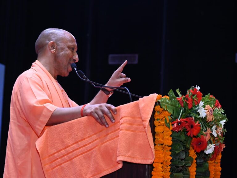 पश्चिम बंगाल चुनाव  “योगी जी बुलडोजर लाओ, हम तुम्हारे साथ हैं”