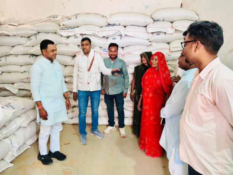 साधन सहकारी समिति का रोहनिया विधायक ने किया औचक निरीक्षण