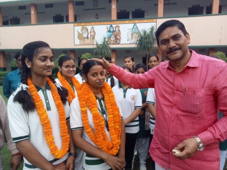 इंटर की छात्रा करिश्मा राय जिले में 6वां स्थान व हाई स्कूल की अनुप्रिया पटेल ने जिले में पाया 11वां स्थान