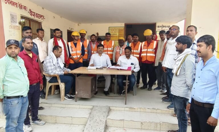 विद्युत संबंधी विभिन्न विषयों को लेकर एसडीओ ने उपकेंद्र कार्मिकों के साथ की बैठक