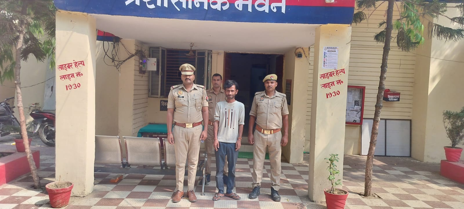 थाना बासंडीह रोड जनपद बलिया पुलिस द्वारा अपहरण से सम्बंधित 01 नफर वांछित अभियुक्त को किया गया गिरफ्तार, ।