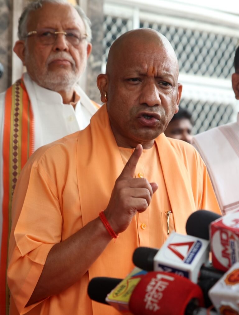 मुख्यमंत्री योगी आदित्यनाथ ने बेमौसम बारिश और ओलावृष्टि से प्रभावित किसानों को दी बड़ी राहत
