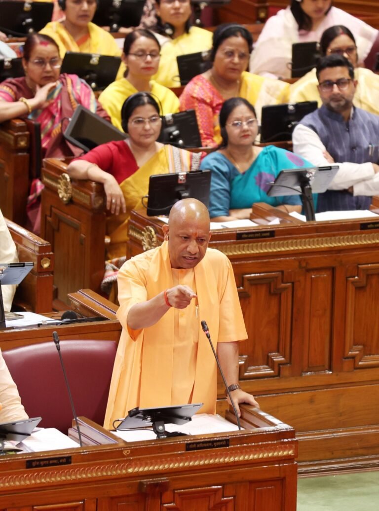 जो काले कर्मों से राजमहल सजाते हैं, वही इतिहास में कलंक बन जाते हैं: सीएम योगी