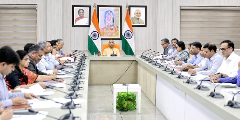 औद्योगिक विकास के लिए मिशन मोड में पूरा कराएं इंफ्रास्ट्रक्चर परियोजनाएं: मुख्यमंत्री