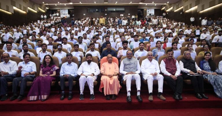 शिक्षामित्रों को पहचान और संबल दे रही योगी सरकार, 5 मई को गोरखपुर में सीएम करेंगे सम्मान