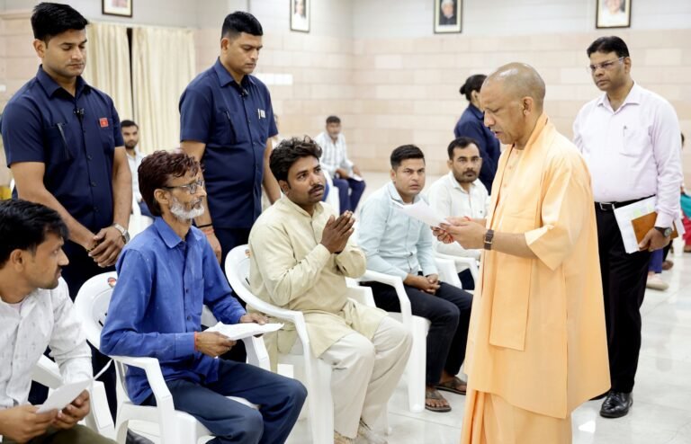 जनता दर्शन-  बच्चों को बढ़ाएं, शिक्षित-समृद्ध-सशक्त भारत बनाएंः मुख्यमंत्री