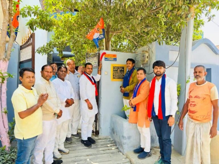 रोहनिया विधायक ने प्रत्येक घरों पर झंडा व नेम प्लेट लगाने का चलाया अभियान