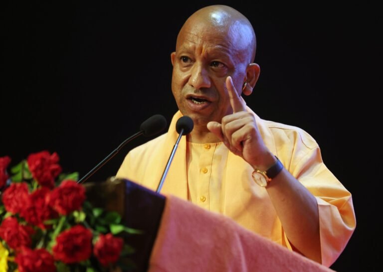 नमाज पढ़नी है तो शिफ्ट में पढ़िए,  लेकिन सड़क पर नहीं: मुख्यमंत्री