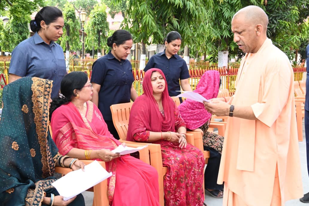 दो साल बाद परिजनों को मिला मूक-बधिर बालक, भावुक होकर योगी सरकार का जताया आभार