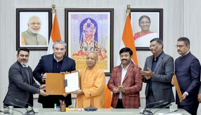 मुख्यमंत्री योगी आदित्यनाथ ने 17 निवेशकों को सौंपे आवंटन पत्र