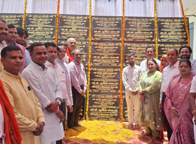 रोहनिया विधायक ने नगर पंचायत गंगापुर में दो करोड़ के लागत की 28 विकास कार्यों का किया लोकार्पण