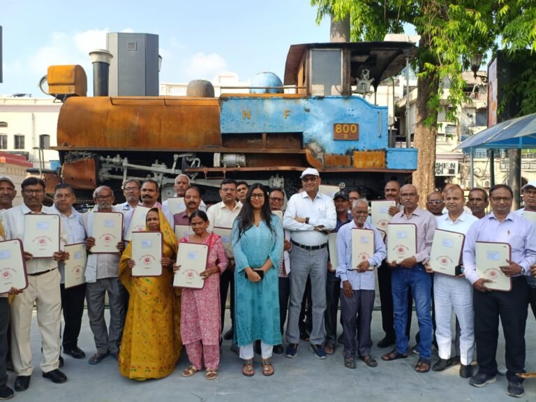 उत्तर रेलवे, लखनऊ मंडल के 40 कर्मचारी हुए सेवानिवृत्त