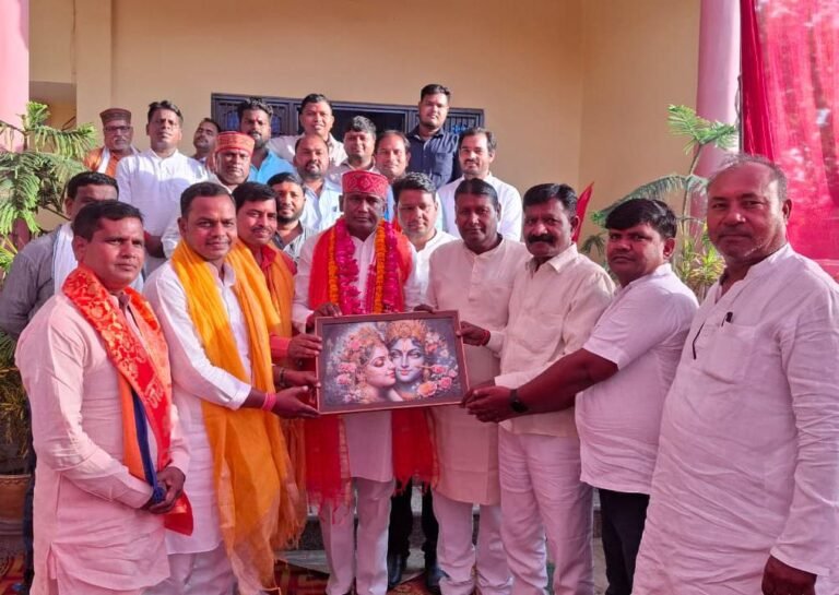 रोहनिया विधायक ने भाजपा के नवनियुक्त जिलाध्यक्ष का स्वागत कर दी बधाई