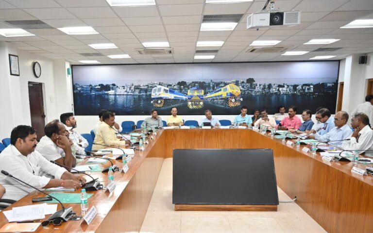 बरेका में कर्मचारी हितों से जुड़े मुद्दों परिषद एवं प्रशासन के बीच सकारात्मक संवाद