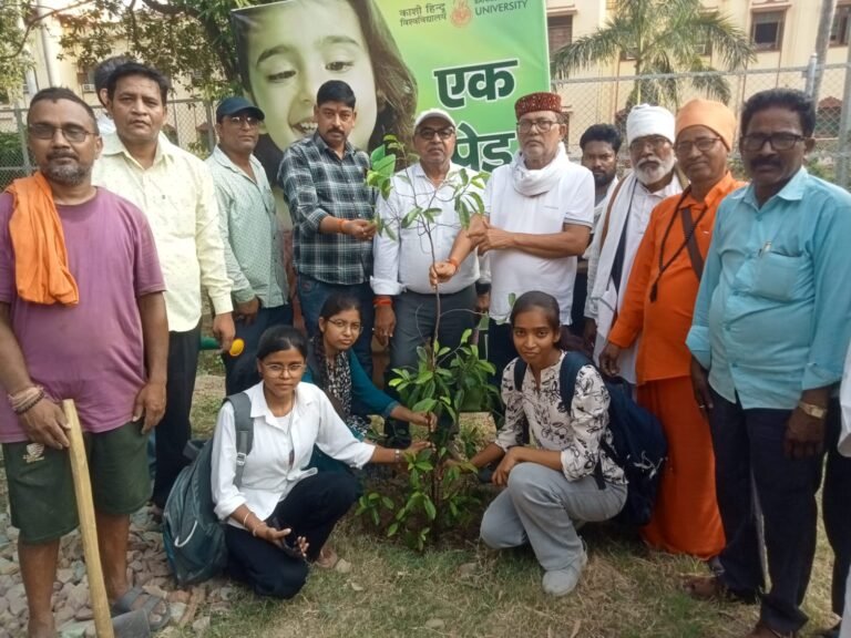 बीएचयू को हरा भरा बनाने हेतु एक पेड़ मां के नाम अभियान के तहत हुआ पौधारोपण