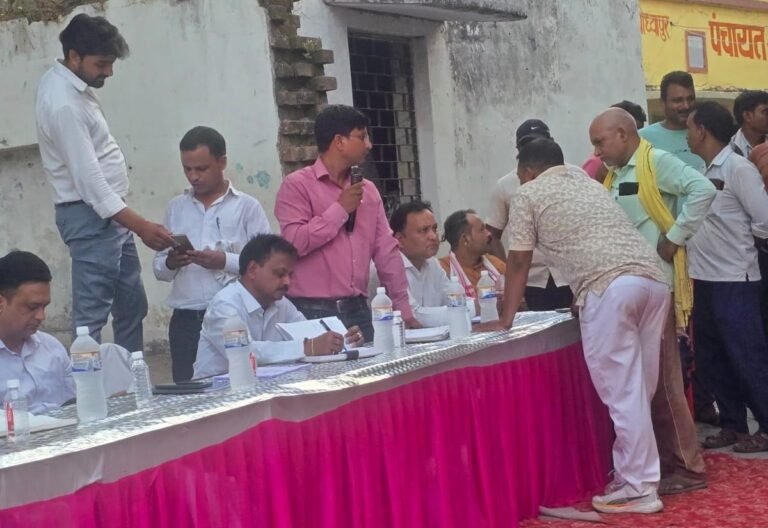 चौपाल में अधिकारियों ने सुनी ग्रामीणों की समस्या,मौके पर किया निस्तारण