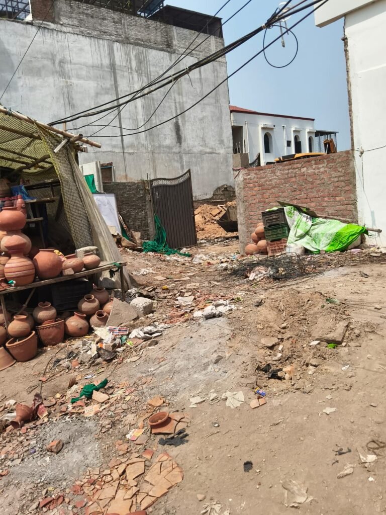 बेशकीमती तालाब की अस्तित्व खतरे में, अवैध कब्जा कर रहे भू-माफिया