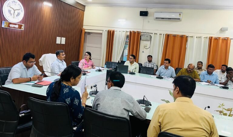 वाराणसी को स्वच्छ, हरित एवं प्रदूषण मुक्त बनाने हेतु जिला स्तरीय समितियों की बैठक में डीएम ने दिये आवश्यक दिशा-निर्देश