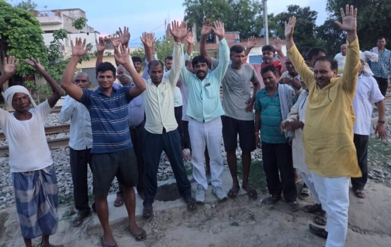 पेपर लीक के खिलाफ प्रदर्शन पर विधायक पल्लवी पटेल पर मुकदमा, किसानों में आक्रोश