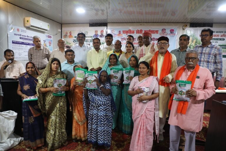 वाराणसी में खरीफ गोष्ठी व प्राकृतिक खेती कार्यशाला, 500 किसानों ने लिया हिस्सा  