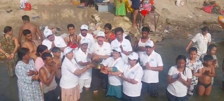 अस्सी घाट पर नमामि गंगे ने चलाया स्वच्छता अभियान, स्वच्छ गंगा के लिए जनजन से जुड़ने की अपील”