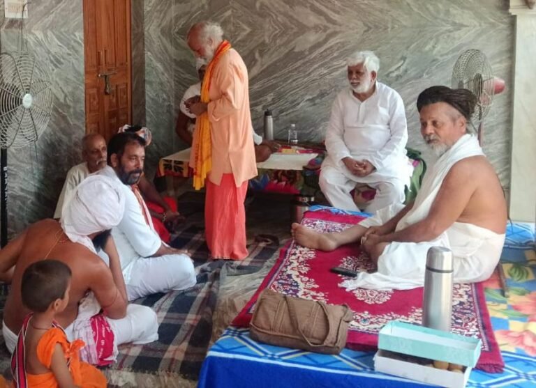 साधु भंडारे में हजारों संतों ने ग्रहण किया महाप्रसाद  पूर्व मंत्री सुरेंद्र सिंह पटेल ने किया मुद्रा दान, कहा संत सेवा ही ईश्वर सेवा है