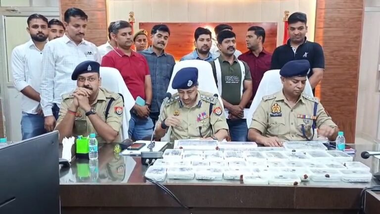 “उन्नाव पुलिस का बड़ा खुलासा: सर्राफा व्यापारी से हुई लूट का पर्दाफाश, तीन गिरफ्तार”