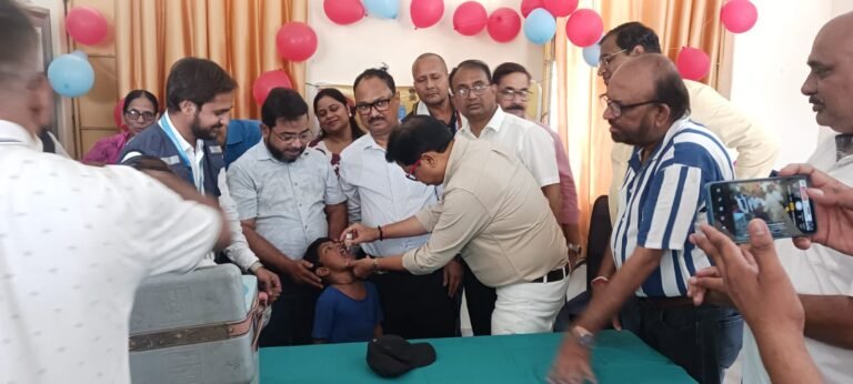 सीएमओ संग राज्य प्रतिरक्षण अधिकारी ने पिलाई पोलियो ड्रॉप, अभियान का हुआ शुभारंभ