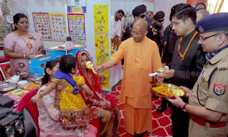 मुरादाबाद में दिखा सीएम योगी का वात्सल्य: जिस बच्ची का कराया था दाखिला, उसी के हाथों कराया ‘श्री राम वाटिका’ का लोकार्पण