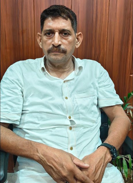 उर्दू   अनुवादक ने  20  हजार लिए  घुस    बिजिलेंस   ने धर  दबोचा