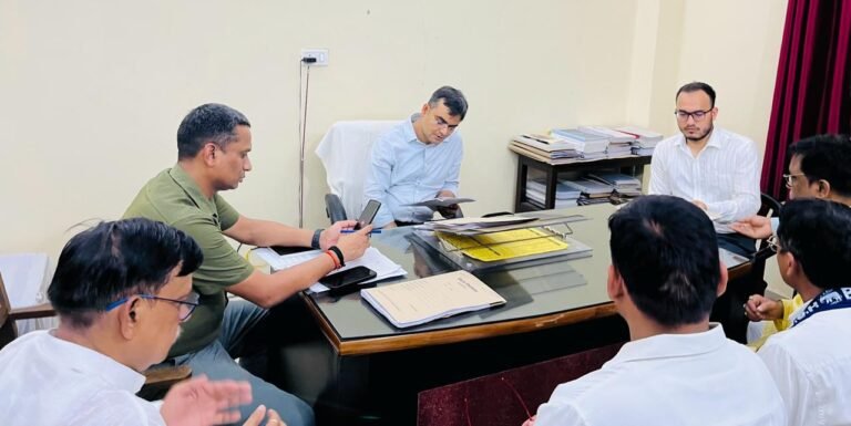 राजनीतिक दलों और आम जनता से प्राप्त सुझावों व आपत्तियों का नियमानुसार बारीकी से परीक्षण करने के बाद ही मतदेय स्थल सूची को अंतिम रूप दें-सत्येंद्र कुमार