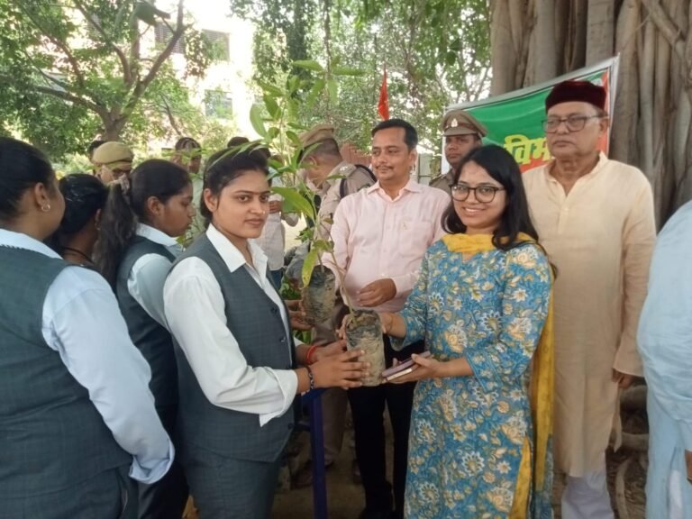 वन महोत्सव सप्ताह का शुभारम्भ,’एक पेड़ मां के नाम’ अभियान के तहत हुआ पौधारोपण  