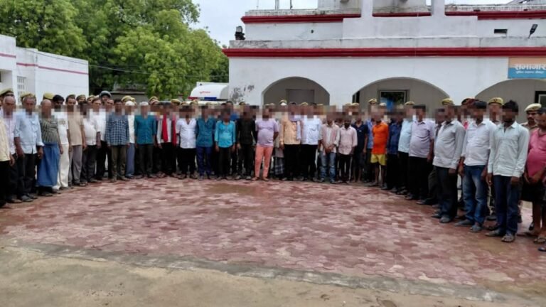 24 घंटे में जौनपुर पुलिस का बड़ा एक्शन! 28 थानों की संयुक्त कार्रवाई में 121 वारंटी गिरफ्तार