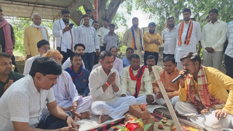 2.85 करोड़ से संवरेंगे मुंडेश्वर महादेव मंदिर, रोहनिया विधायक ने किया भूमि पूजन और शिलान्यास